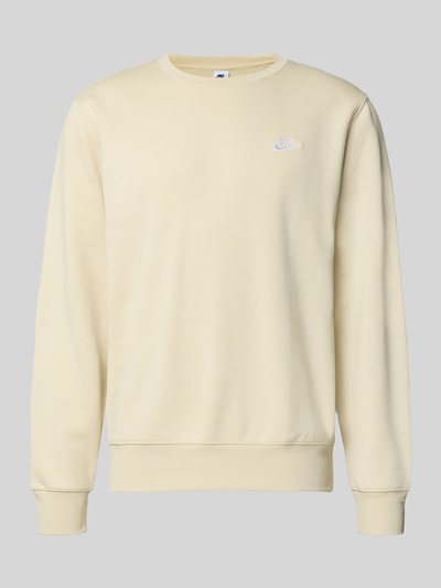Produktfoto, Sweatshirt mit Label-Stitching und Rundhalsausschnitt von Nike aus Baumwoll-Mix in Regular-Fit, hellbeige, glatte Textur.