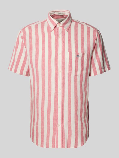 Produktfoto, Regular Fit Freizeithemd aus Leinen-Baumwoll-Mix von Gant mit rot-weißem Streifenmuster, Button-Down-Kragen, Brusttasche