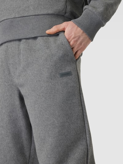 CK Calvin Klein Sweatpants mit Label-Badge Silber Melange 3