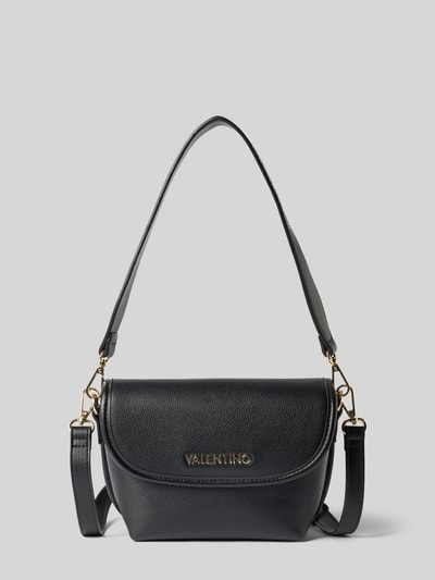 Produktfoto, schwarze Umhängetasche mit Label-Schriftzug Modell 'HAIL' von Valentino Bags, glatte Struktur, goldene Details, Damen Umhängetasche.