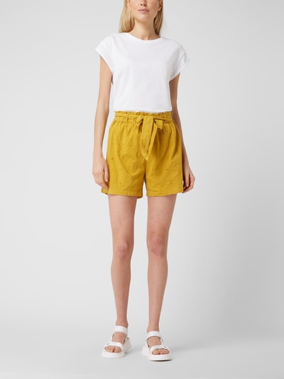 Pieces Shorts aus Lochspitze Modell 'Vania' Gelb 1