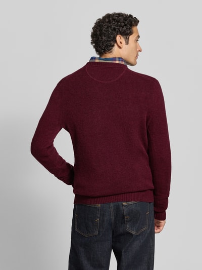 MCNEAL Slim Fit Strickpullover aus reiner Wolle mit Label-Stitching Dunkelrot Melange 5