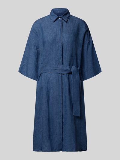 Produktfoto, Leinenkleid aus reinen linnen Modell 'Derby' van 0039 Italy, getailleerd model met halflange mouwen, platte kraag, doorlopende knoopsluiting, semi-transparant design, afneembare stoffen band, kleur diepblauw, textuur licht gestructureerd, ruglengte maat S 96 cm, borstwijdte maat S 59 cm, mouwlengte maat S 24 cm.