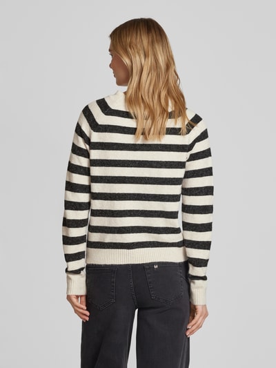 Vero Moda Weicher Langarm Pullover mit Rundhalsausschnitt Modell 'DOFFY' Offwhite 5