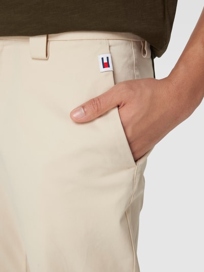 Tommy Jeans Chino mit Label-Detail Beige 3