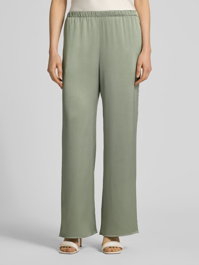 Frauenmodel trägt Wide Fit Hose aus Satin von Calvin Klein Womenswear, unifarben, elastischer Bund, Wide Leg, Nahaufnahme Oberkörper.