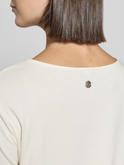 Vrouwenmodel draagt Regular Fit 3/4-shirt uit viscosemix model 'Tamina' van JOOP!, dames 3/4-shirt, detailopname rug