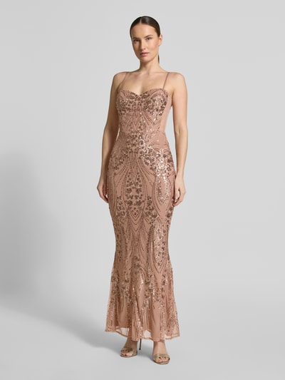 Frauenmodel trägt Abendkleid mit Pailletten von V.M., Mixung mit Stretch-Anteil, figurbetonter Schnitt, Maxikleid, Spaghettiträger, Ganzkörperansicht von vorne