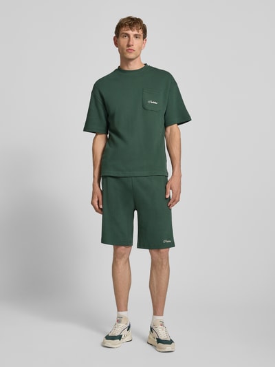 PROHIBITED Shorts mit Strukturmuster und Label-Stitching Dunkelgruen 1