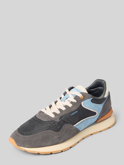 Produktfoto, Sneakersy z naturalnej skóry Model 'City' od HOFF, zaokrąglony kształt, wiązanie, obszycie w kontrastowym kolorze, nadruk z logo, fakturowana podeszwa, wysokość obcasa w rozmiarze 44: 2 cm, wysokość cholewki w rozmiarze 44: 9 cm, szerokość cholewki w rozmiarze 44: 9 cm, szaro-czarne z jasnoniebieskimi elementami, matowa struktura