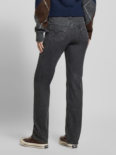 Frauenmodel trägt Straight Fit Jeans mit 5-Pocket-Design von Levi's®, grauer Baumwoll-Mix mit Viskose, Ganzkörperansicht Rückansicht.