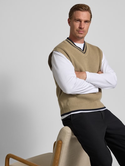 Wood Wood Bezrękawnik wełniany z dekoltem w serek model ‘COBEK’ Jasnobrązowy 3