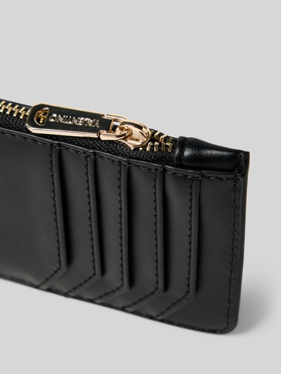 Produktfoto, Portemonnaie mit Logo-Detail Modell 'Clio' von VALENTINO BAGS, czarna skórzana faktura, złoty zamek, zewnętrzne kieszenie, damskie akcesorium