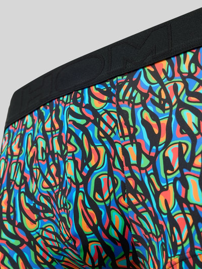 Produktfoto, bunte Slim Fit Trunks mit Logo-Detail Modell 'Floyd' von HOM, elastischer Material-Mix, abstraktes Linienmuster