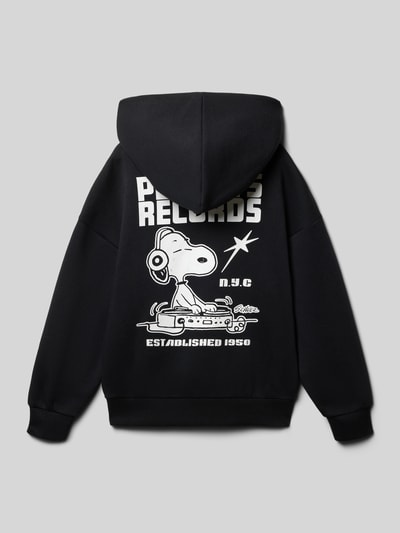 Produktfoto, zwarte Regular Fit Hoodie uit katoenmix model 'PEANUTS' van Only & Sons voor kinderen met Peanuts® statement print, geribde boorden, capuchon, lange mouwen en sweatmateriaal