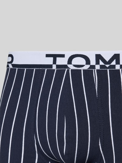 Produktfoto, Trunks aus Baumwoll-Mix im 2er-Pack von Tom Tailor, navy mit weißen Streifen, elastischer Label-Bund, unifarben, Nahaufnahme Vorderseite