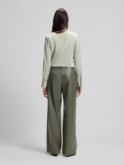 BOSS Wide Leg Hose aus Kunstleder mit Bundfalten Oliv 5