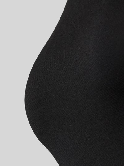 Produktfoto, schwarzes Top aus Modal-Mix von Mey, glatte Textur, eng anliegende Passform, Damen Top, Detailaufnahme
