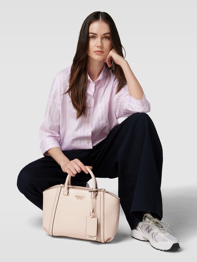 GUESS Handtasche mit Label-Applikation in metallic Modell 'LEIE' Rose 1