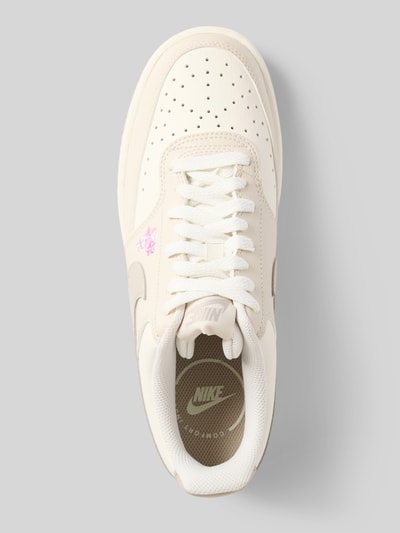 Produktfoto, Sneaker mit Blumen-Applikation Modell 'LO' von Nike, Damen Sneaker in Beige und Weiß mit strukturierter Oberfläche