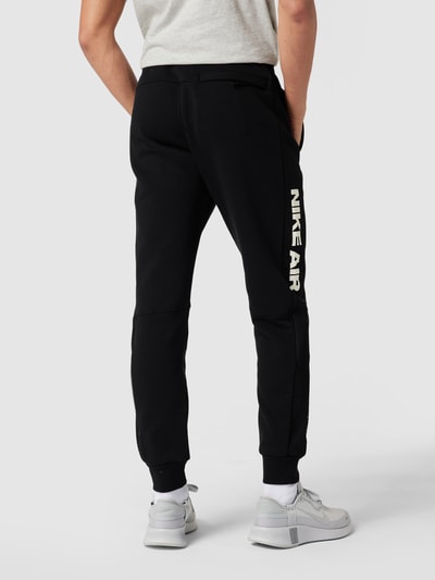 Nike Standard Fit Sweatpants mit Kontrastbesatz Black 5