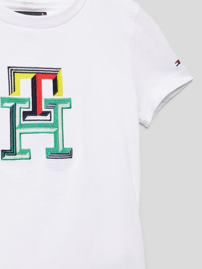 Tommy Hilfiger Teens T-shirt o kroju regular fit z wielokolorowym, wyhaftowanym logo Biały 2