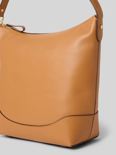 Produktfoto, Lederhandtasche mit Ziernaht von Lauren Ralph Lauren ze skórą bydlęcą, ozdobny szew, główna przegroda z zamkiem błyskawicznym, uchwyt, szerokość 32 cm, długość 30 cm, głębokość 13 cm, pasek 58 cm, kolor jasnobrązowy, gładka faktura.