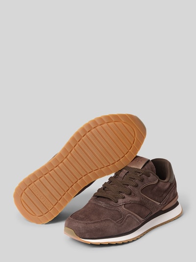 Productfoto, bruine sneakers van rundleer met suède textuur en rubberen zool, Sneaker aus echtem Rindsleder van Marc O'Polo, dames.