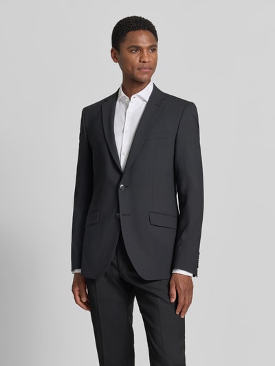 Männermodel trägt schwarzes Slim Fit 2-Knopf-Sakko mit Pattentaschen Modell 'Allan' von DIGEL, Material-Mix mit Schurwoll-Anteil, Ganzkörperansicht von vorne.