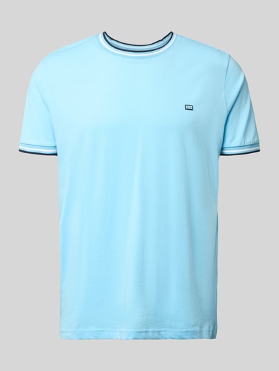 Produktfoto, T-Shirt mit Kontraststreifen und Rundhalsausschnitt von Christian Berg Men in Hellblau, glatter Baumwoll-Elasthan-Mix, Regular Fit