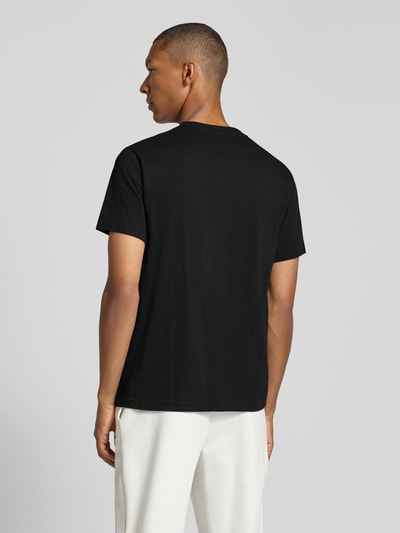 Mężczyznamodel nosi czarne Regular Fit Sport-T-Shirt aus Baumwoll-Mix von Lacoste, Herren sport-t-shirt, widok całej sylwetki z tyłu