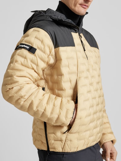 Berghaus Steppjacke mit kurzer Reißverschlussleiste Modell 'Jesmond' Beige 3