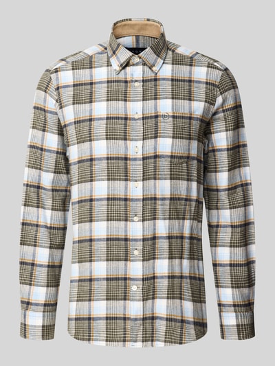 Produktfoto, Regular Fit Freizeithemd aus reiner Baumwolle mit Karo-Muster von bugatti, in Grün, Weiß, Blau und Beige mit Button-Down-Kragen, Brusttasche und Label-Stitching, strukturierte Baumwolloberfläche.
