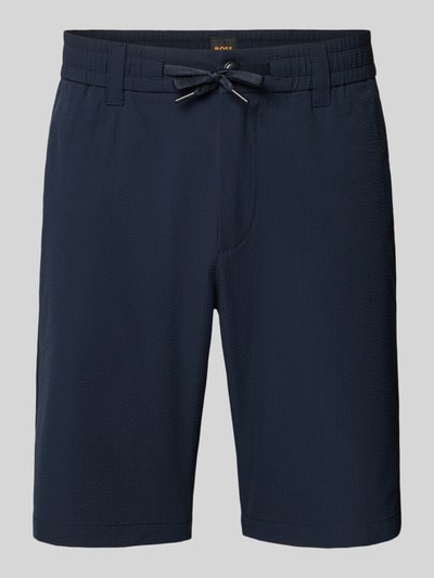 Produktfoto, Tapered Fit Bermuda mit Kordelzug Modell 'CHINO' von BOSS Orange, granatowy, faktura crinkle, wzór allover, szlufki, aplikacja z logo