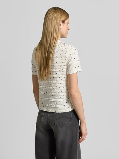 Frauenmodel trägt T-Shirt im Allover-Look mit Rundhalsausschnitt von Jake*s Casual, cremefarben, lockerer Regular Fit, Rückansicht, Material-Mix mit Stretch-Anteil.