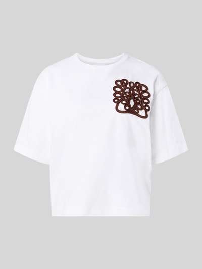 Produktfoto, T-Shirt aus Baumwolle von Rich & Royal in Weiß mit braunem geborduurd detail, los model, ronde hals, ruglengte maat S 54 cm, dames