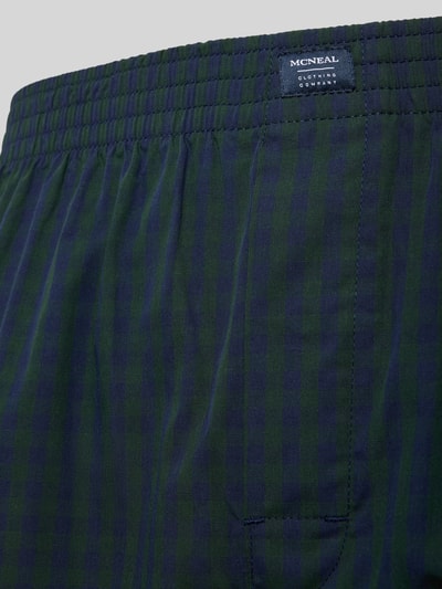 Produktfoto, Boxershorts mit elastischem Bund im 3er-Pack von MCNEAL aus reiner Baumwolle, lockerer Schnitt, Label-Detail, kariertes Muster