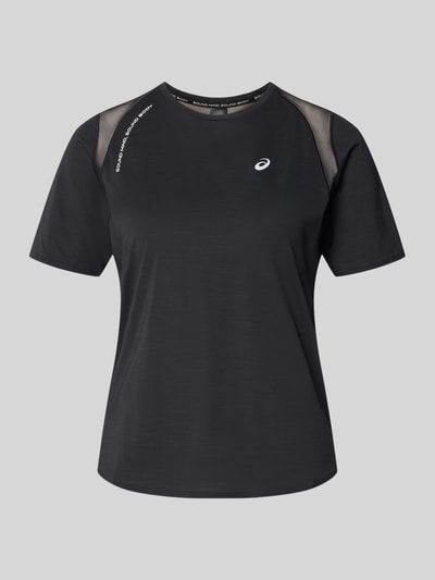 Produktfoto, schwarzes Regular Fit T-Shirt mit Logo-Print von ASICS, Jersey-Optik, transparente Partien, Rundhalsausschnitt, Kurzarm
