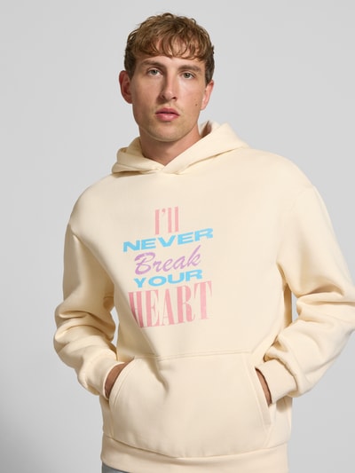 Mister Tee Regular Fit Hoodie aus Baumwoll-Mix Modell 'Backstreet Boys' Ecru 3