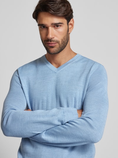 Christian Berg Men Gebreide pullover met V-hals Lichtblauw gemêleerd - 3