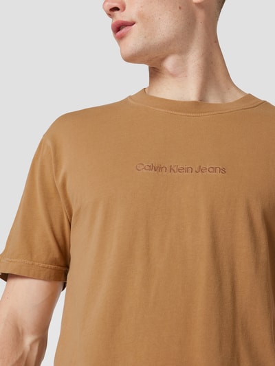 Calvin Klein Jeans T-Shirt mit Brand-Stitching Camel 3