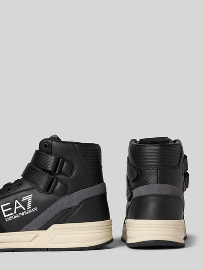 EA7 Emporio Armani High top sneakers met labelprints, model 'BASELINE BASKET' Zwart - 2