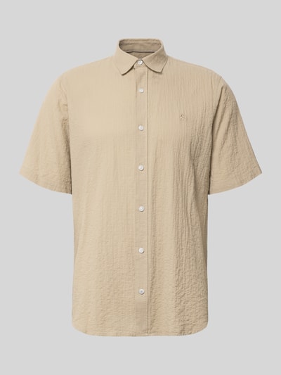 Produktfoto, Relaxed Fit Freizeithemd mit Logo-Stitching und Kentkragen von Lerros, seersucker, beżowy, listwa guzikowa, zaokrąglony dół, długość tyłu w rozmiarze m: 75 cm, szerokość ramion w rozmiarze m: 45 cm, długość rękawów w rozmiarze m: 25 cm
