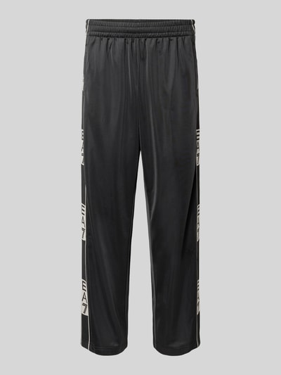 Produktfoto, Trainingshose mit seitlichen Knopfleisten von EA7 Emporio Armani in Schwarz, Relaxed Fit, elastischer Bund, Label-Details, Größe M, 42 cm Innenbeinlänge