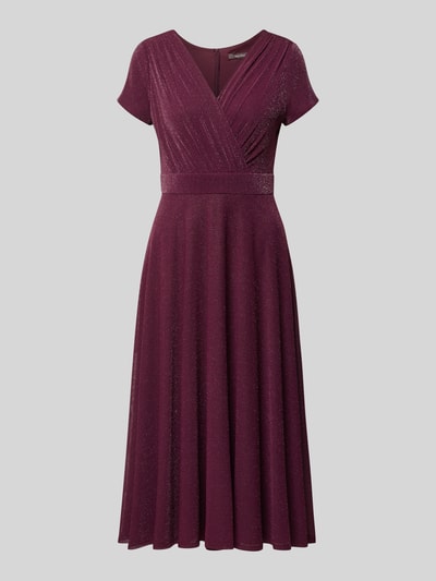 Produktfoto, Tailliertes Cocktailkleid mit V-Ausschnitt von Vera Mont, Damen Cocktailkleid in Dunkelrot mit feiner Glitzer-Textur und schwingendem Rock.