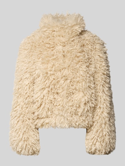 Produktfoto, Jacke mit Reißverschluss und Knopfleiste von Samsøe Samsøe aus cremefarbenem Material-Mix mit Viskose-Anteil, flauschige Textur. Regular-Fit, Eingrifftaschen, Rückenlänge 66 cm, Schulterbreite 51 cm, Brustweite 54 cm, Ärmellänge 60 cm.