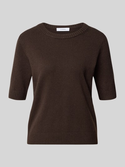 Produktfoto, dunkelbrauner Pullover aus Baumwoll-Mix in Feinstrick-Optik von COMMA, taillierte Passform, gerippte Abschlüsse, halbärmeliges Design.