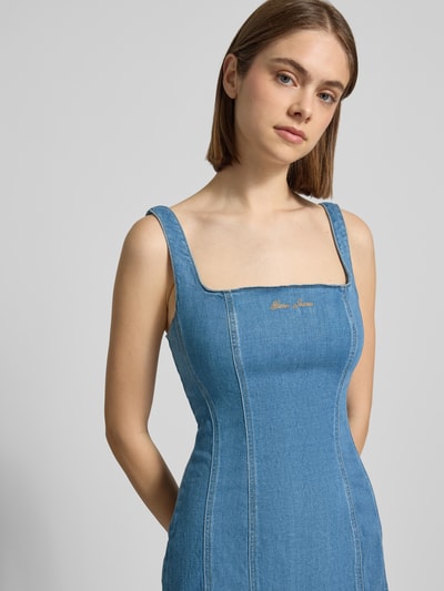 GUESS Jeans Sukienka jeansowa z wyhaftowanym logo i prostokątnym dekoltem Jasnoniebieski 3