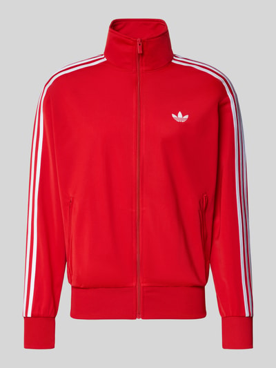 Produktfoto, Sweatjacke mit Logo-Stitching Modell 'FIREBIRD' von adidas Originals in Rot mit weißen Streifen, Stehkragen, Reißverschluss, Seitentaschen, Gerader-Schnitt, elastische Abschlüsse, Herren, glatte Textur