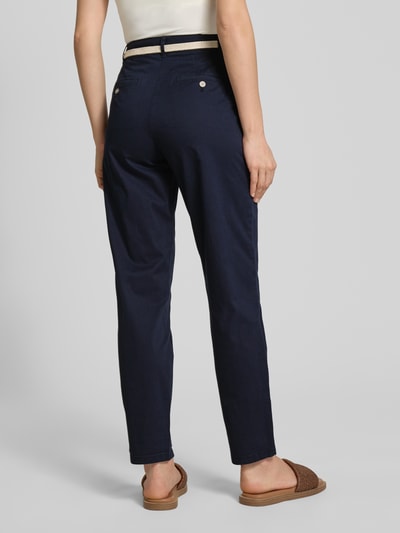 Christian Berg Woman Casual Fit Chino mit Gürtel Dunkelblau 5